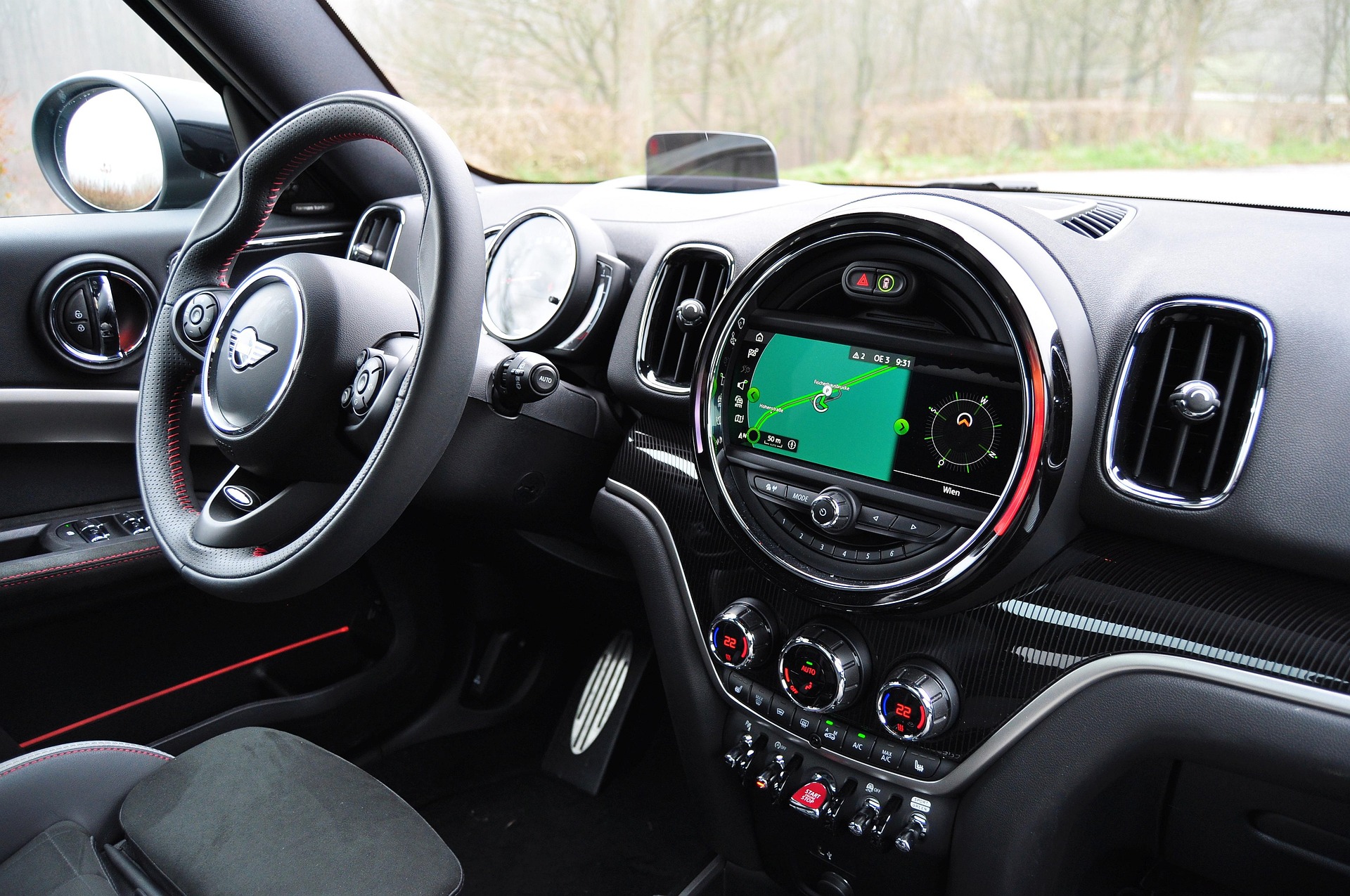 What makes Chris Knott different for Mini insurance?